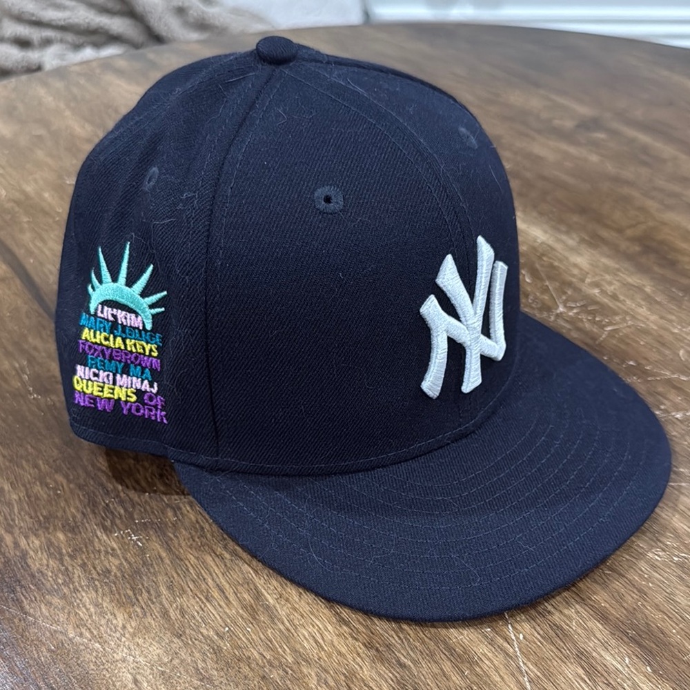 New York Yankees Black Cap with Embroidered Details